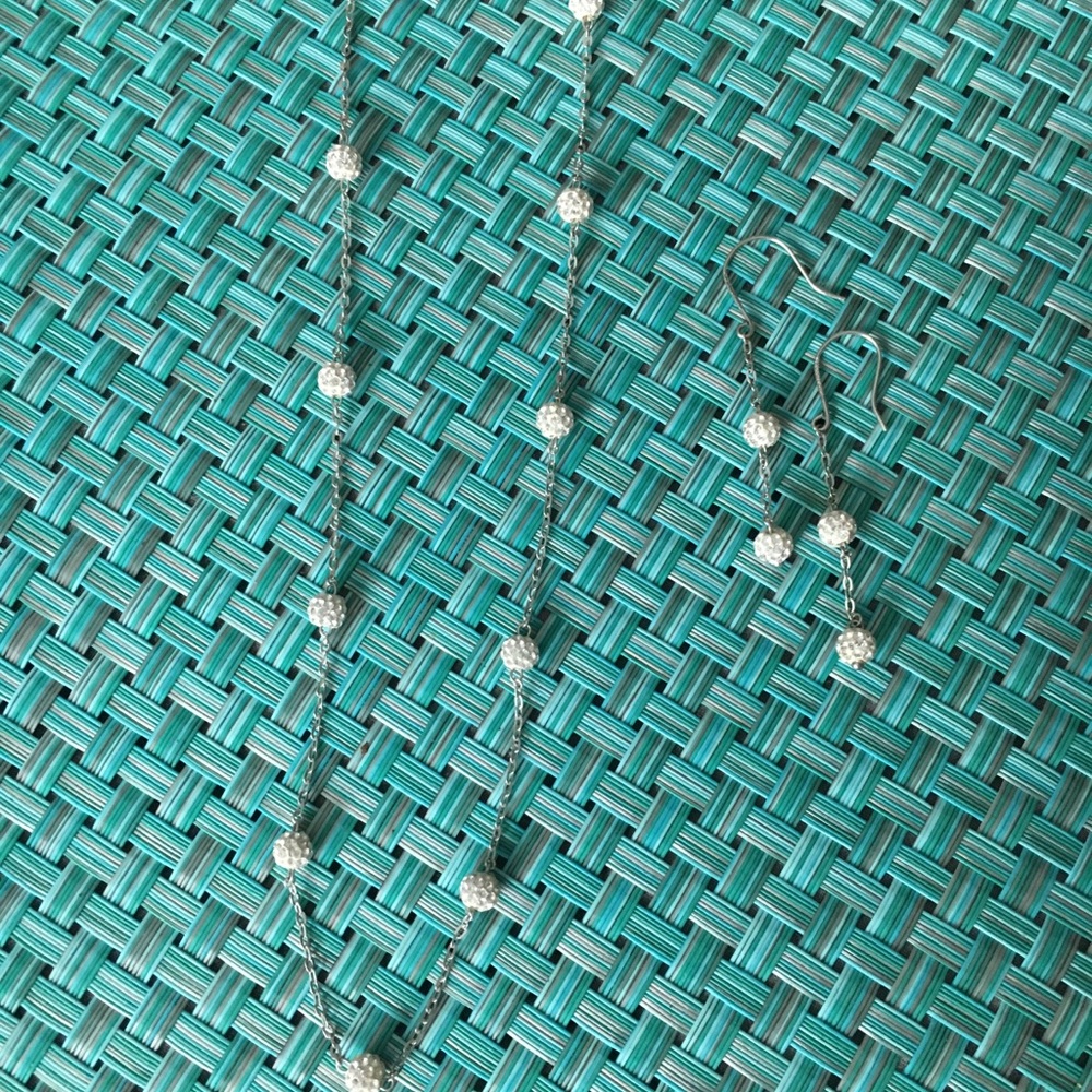 Women’s necklace and earrings